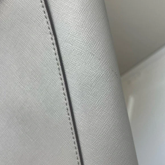 EUC Henri Bendel Crossbody - Picture 13 of 13